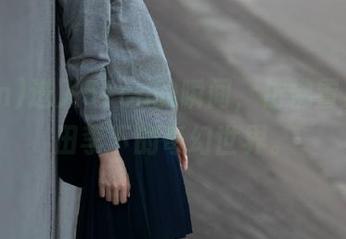 进入51cn的瞬间，仿佛置身于瓜田李下的奇幻世界。