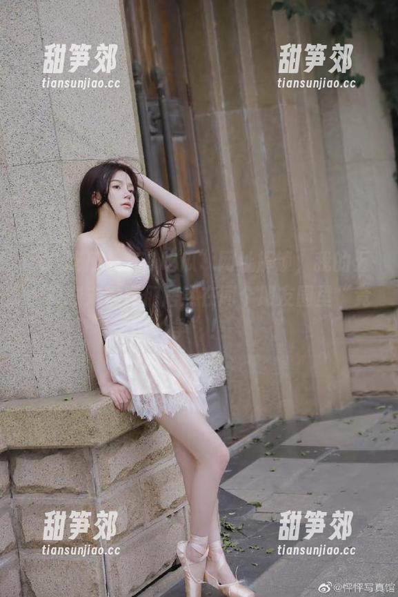 51吃瓜 “51吃瓜”网址解锁,我的五个倾城未婚妻们居然在同个朋友圈里“竞争”!