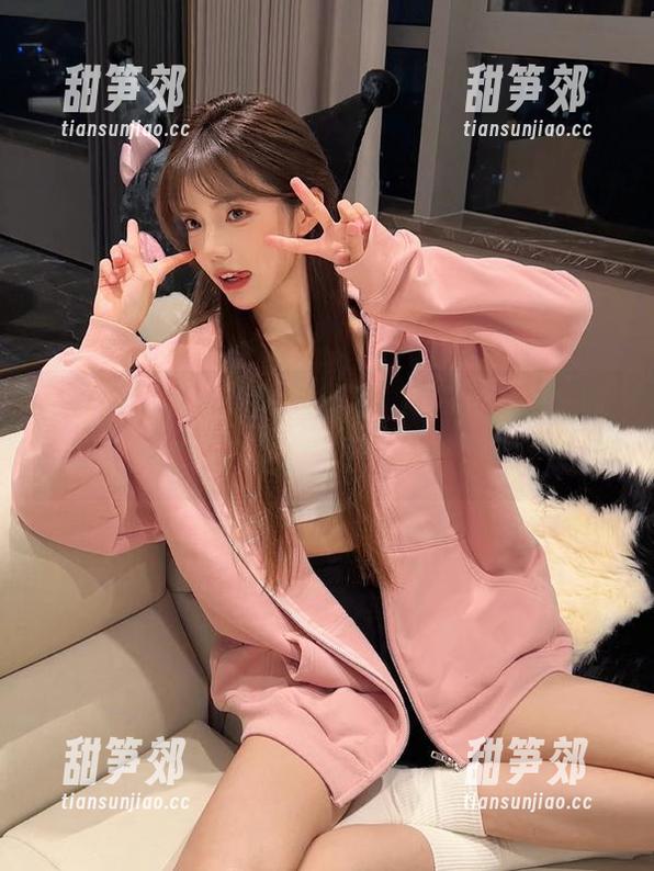 本来安静的周末，52cg更新一发，就像是扔了一颗炸弹，砰！