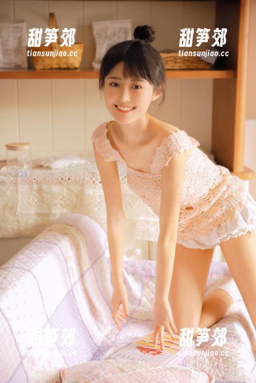 观看52吃瓜网时，不小心被那些花边新闻吸引住了目光。