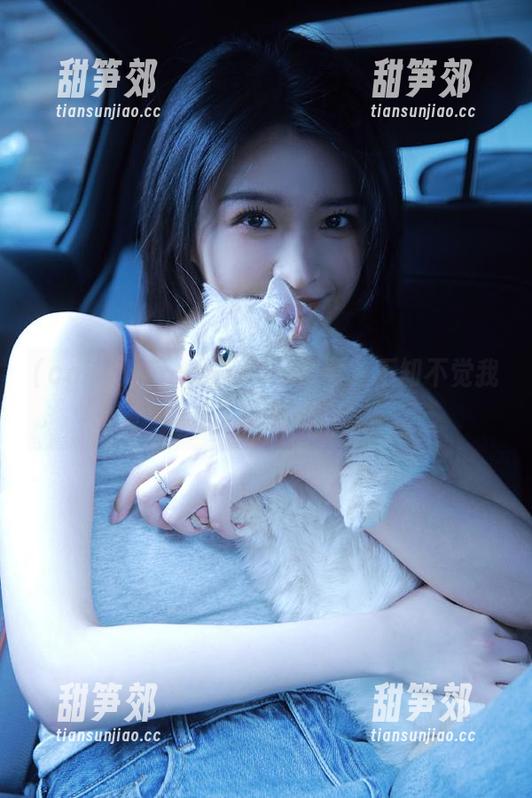对着cggolive视频，不知不觉我也成了吃瓜群众。