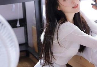吃瓜闻名的小镇，娜娜每天都在五一吃瓜的新地址喂瓜呢。