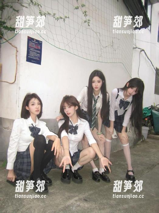 “免费吃瓜”app里，偷偷瞄了几眼，心里那个小九九…