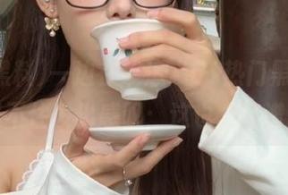 一边在线追“51热门黑料”，一边忍不住发出感叹：这也太离谱了吧！